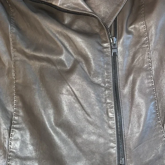 Vince size small Scuba leather jacket. Mint condition - Picture 4 of 7
